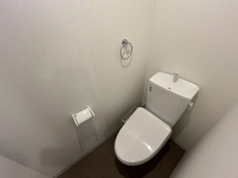 トイレ　別部屋参考写真となります
