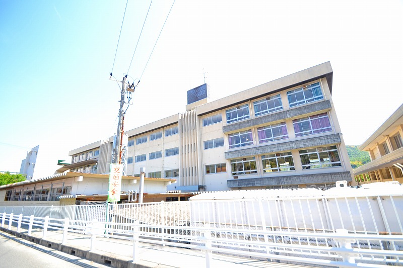小学校　広島市立矢野小学校（小学校）まで1828m