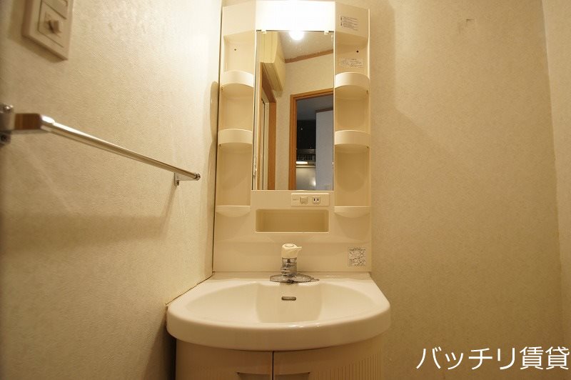 洗面設備　別号室写真の為、現況を優先いたします。