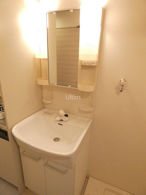 洗面設備　全て違うお部屋（同じ間取り）の写真です