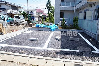 駐車場　駐車場があるので、車を買う予定の方も安心です ※空要確認