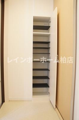 玄関　収納もある玄関です