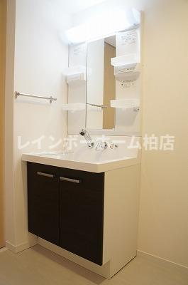 洗面設備　コンパクトで使いやすい洗面所