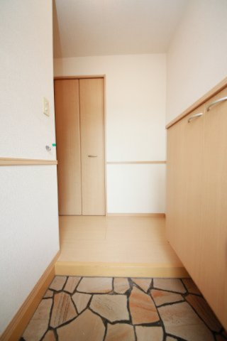 玄関　別部屋反転間取りのお写真となります。