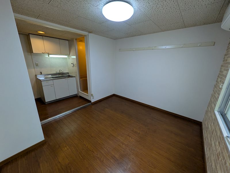 居室・リビング　同建物同号室の室内写真です。(203号室)