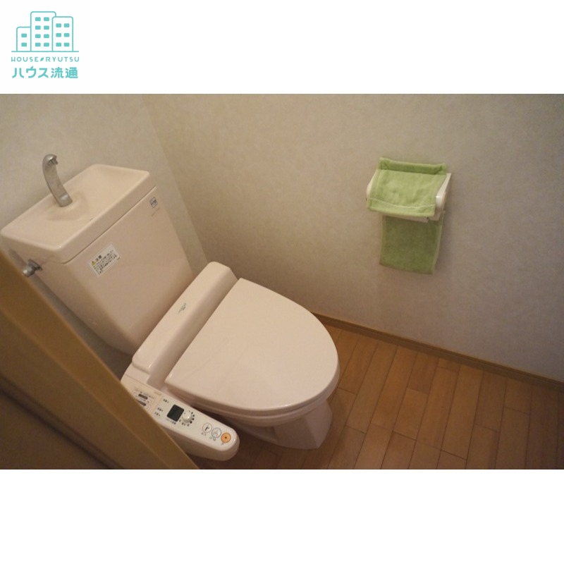 トイレ　※写真は別号室です。
