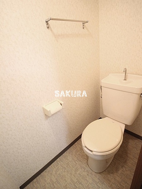 トイレ　落ち着いた色調のトイレです♪