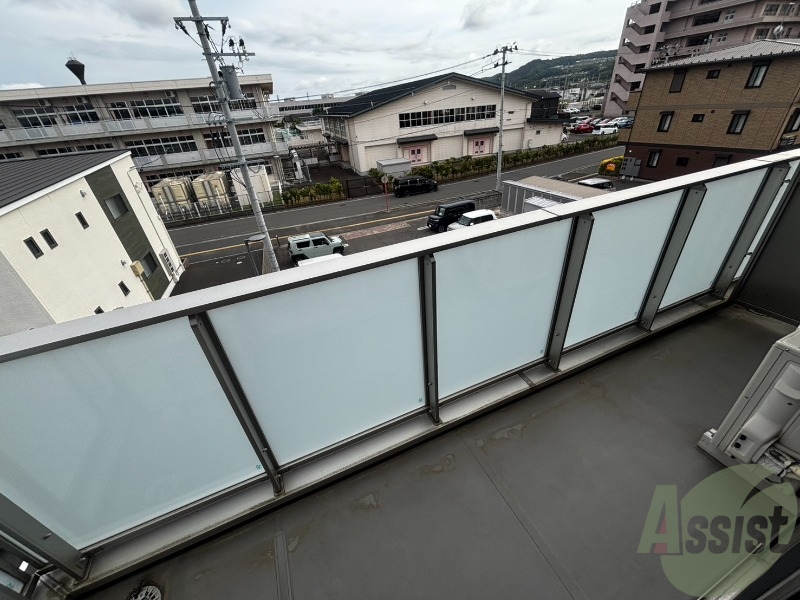バルコニー　天気の良い日にはお洗濯物を干すことも可能です
