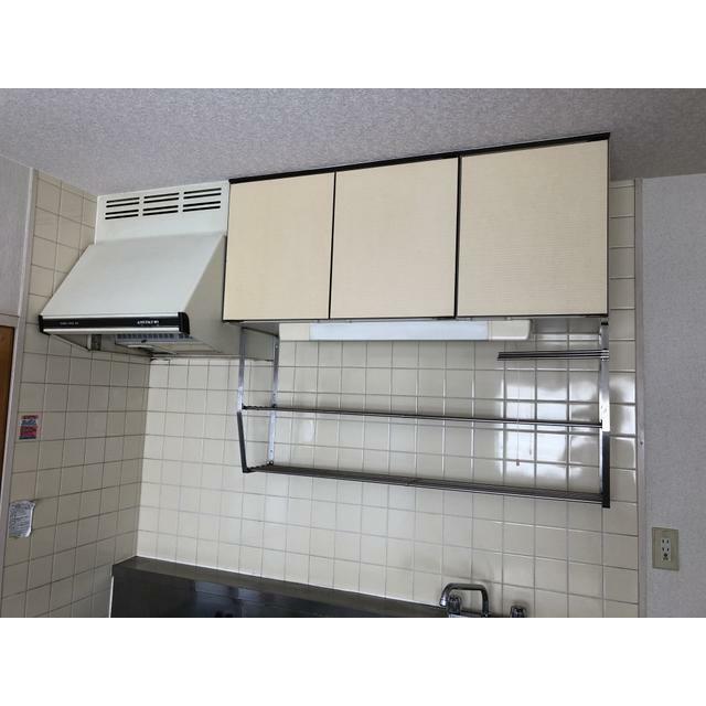 その他　キッチン吊戸棚あります