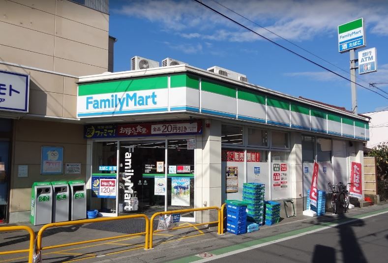 コンビニ　ファミリーマート入曽駅前店（コンビニ）まで854m