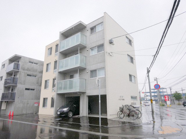 建物外観　エアコン完備の人気デザイナーズマンション。防犯カメラ完備★