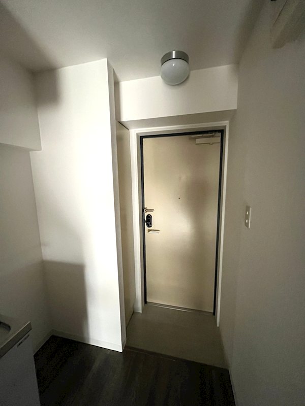 玄関　室内写真は別号室の参考写真です