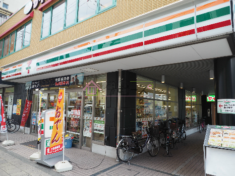 コンビニ　セブンイレブン大阪恵美須西１丁目店（コンビニ）まで32m