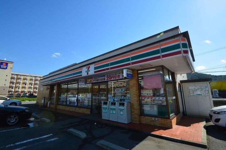 コンビニ　セブンイレブン（コンビニ）まで130m