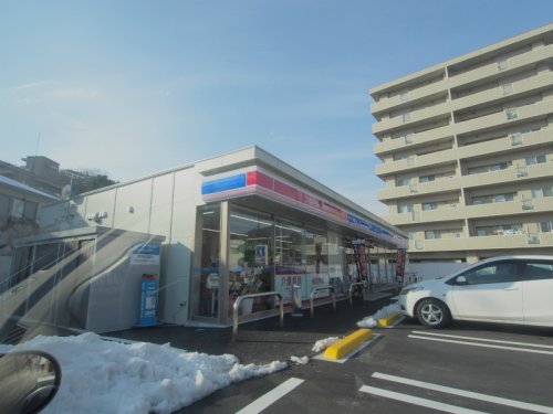 コンビニ　ローソン 広島大町西三丁目店（コンビニ）まで150m