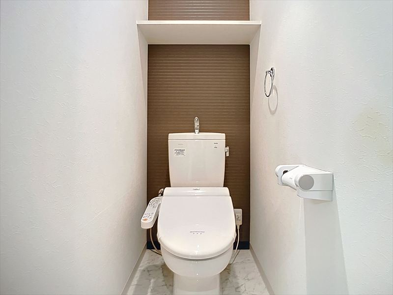 トイレ　※写真は同物件の別部屋です