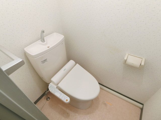 トイレ　別号室の参考写真です。