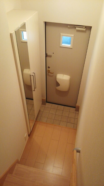 玄関　収納もある玄関です