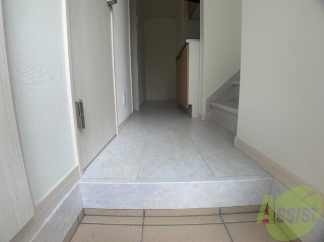 玄関　玄関から撮影しました。まっすぐ廊下でその先はお部屋になります