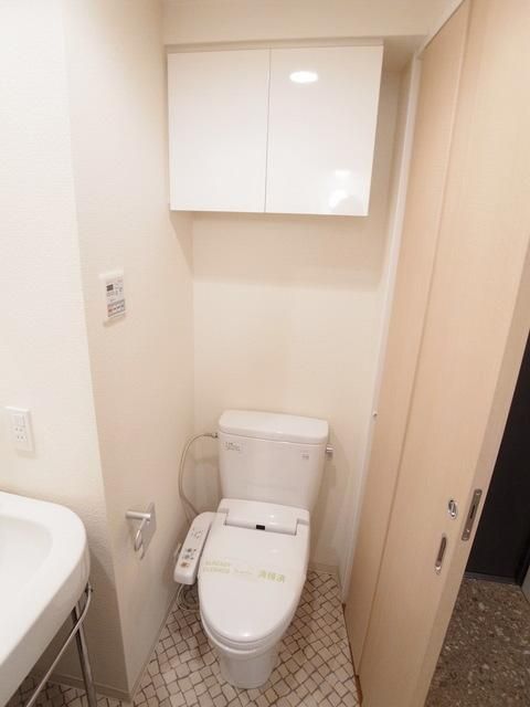 トイレ　☆温水洗浄便座付きでホッとしますネ☆