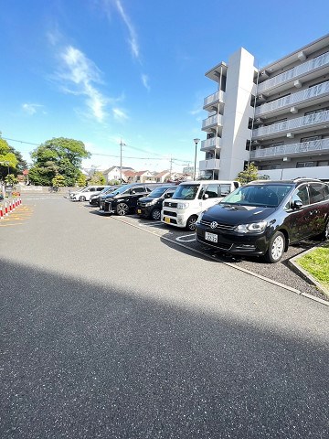 駐車場　駐車場に車を止められます