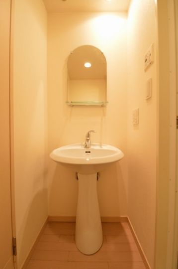 洗面設備　※別部屋の参考写真です。