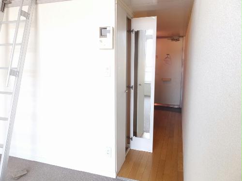収納　全身鏡付きのクローゼットです。