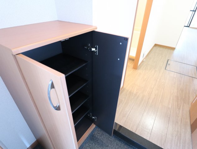 収納　明るい玄関です