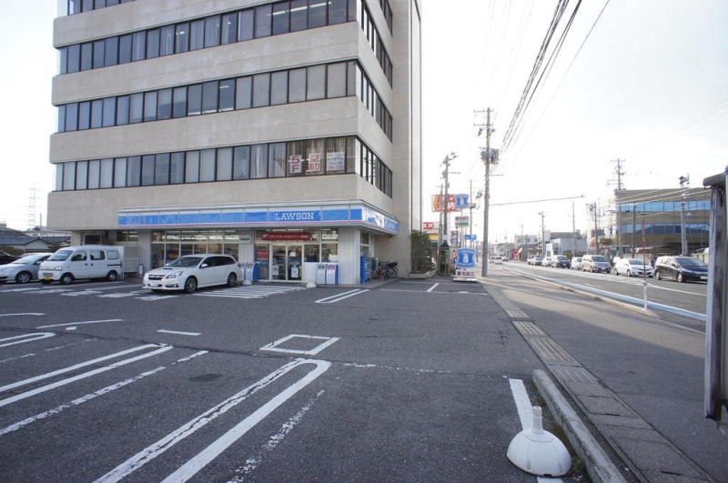 コンビニ　ローソン新潟堀ノ内店（コンビニ）まで696m