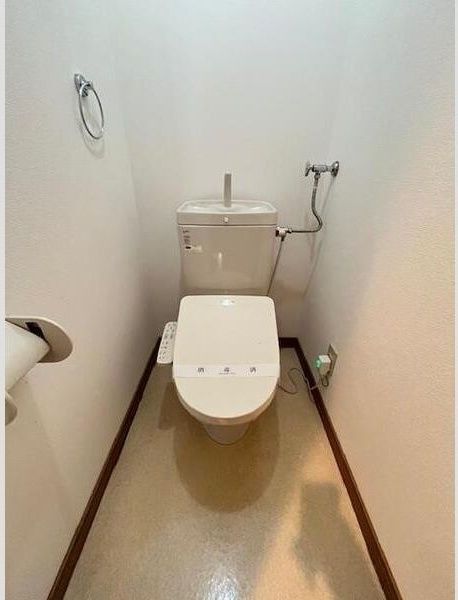 トイレ　※写真は別号室です。