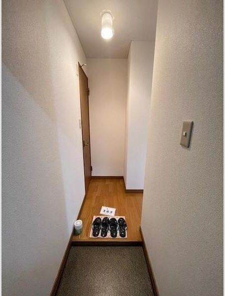 玄関　※写真は別号室です。