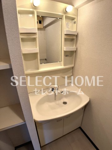 洗面設備　使いやすい独立洗面台です