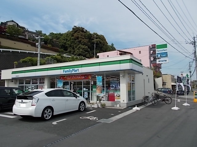 コンビニ　ファミリーマート竜田口店（コンビニ）まで330m