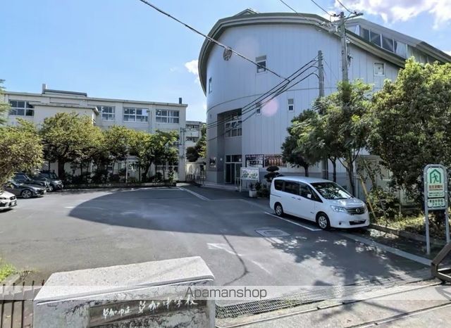中学校　草加市立草加中学校（中学校）まで348m