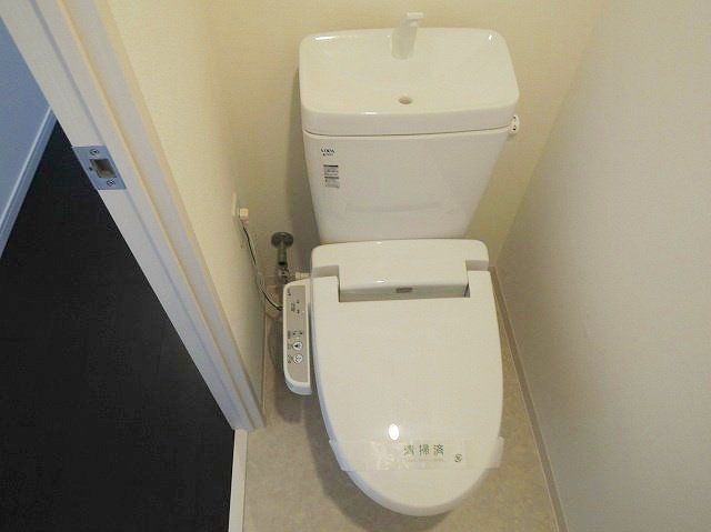 トイレ　※同タイプの別のお部屋です。