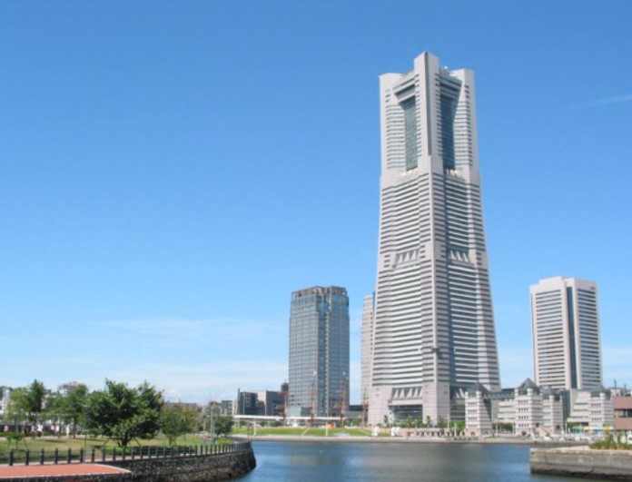 ショッピングセンター　横浜ランドマークタワー（ショッピングセンター）まで400m