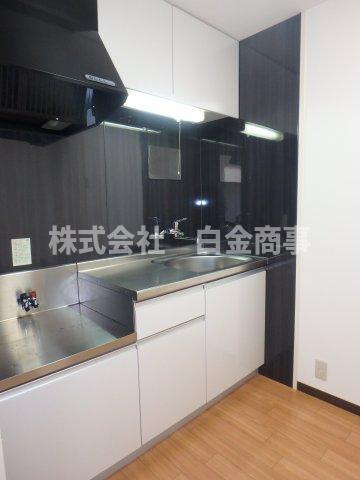 キッチン　同じ間取りの別のお部屋の写真になります