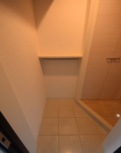 玄関　別部屋の画像を使用しております。