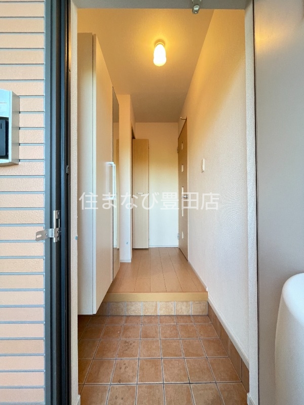 玄関　改装前（清掃前）