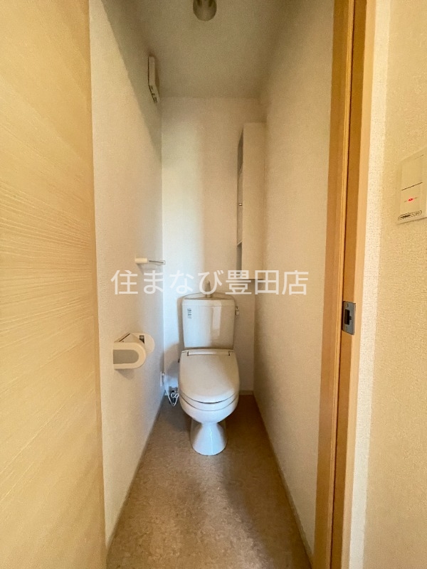 トイレ　改装前（清掃前）
