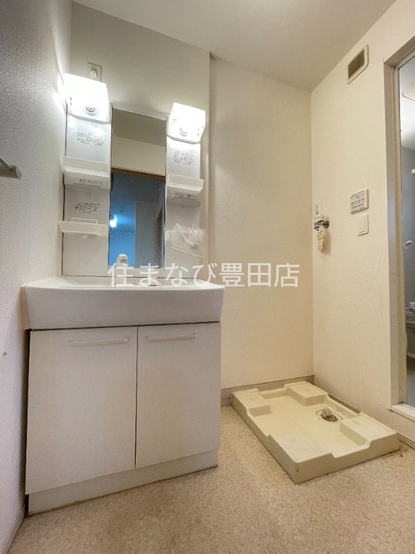 洗面設備　改装前（清掃前）