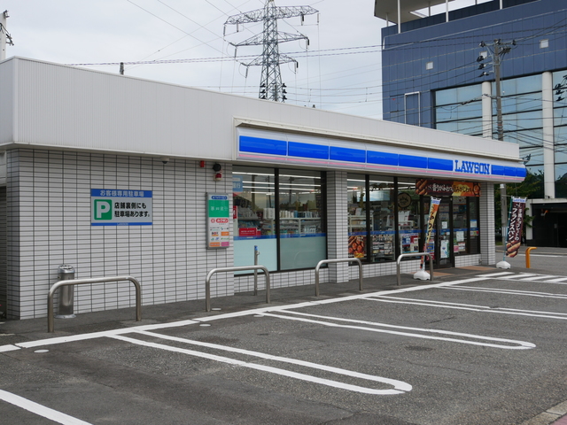 コンビニ　ローソン　尾山店（コンビニ）まで244m