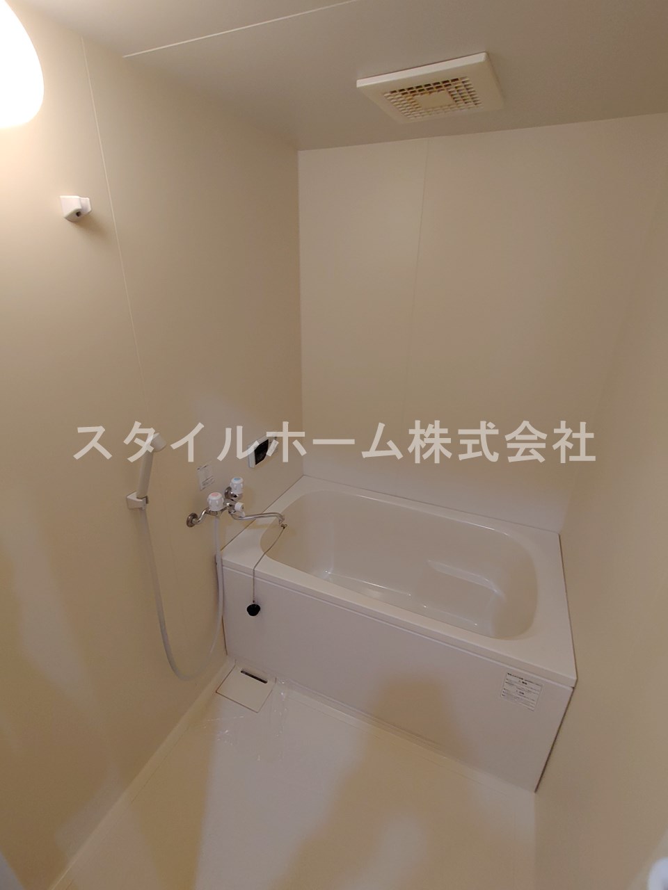 バス・シャワールーム　別部屋写真です。