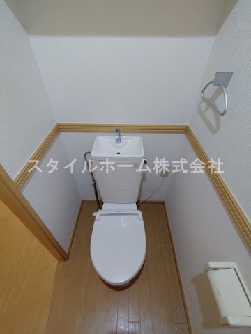 トイレ　別部屋写真です。