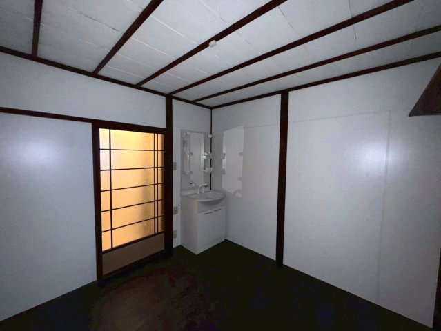 居室・リビング　こちらの居間で趣味の時間をお楽しみください