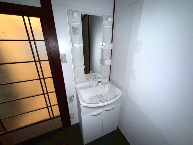 洗面設備　コンパクトで使いやすい洗面所