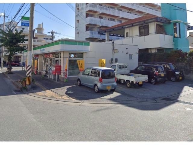 コンビニ　ファミリーマート城間二丁目店（コンビニ）まで219m