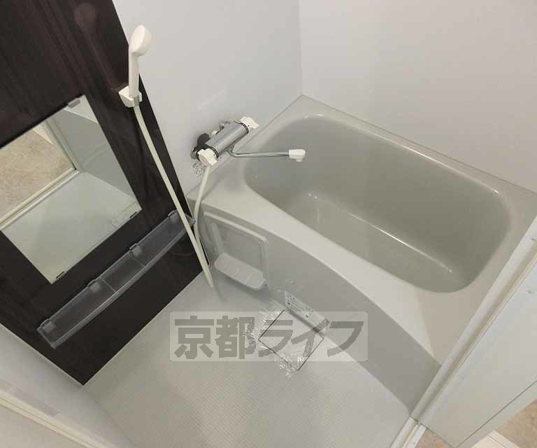 バス・シャワールーム　広い湯船なのでゆったり浸かれます