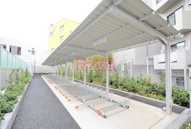 駐車場　庭