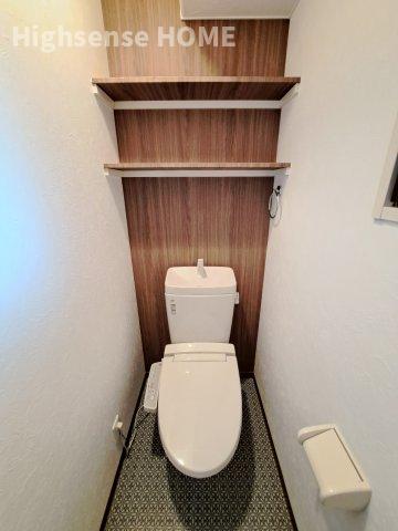 トイレ　落ち着いた色調のトイレです